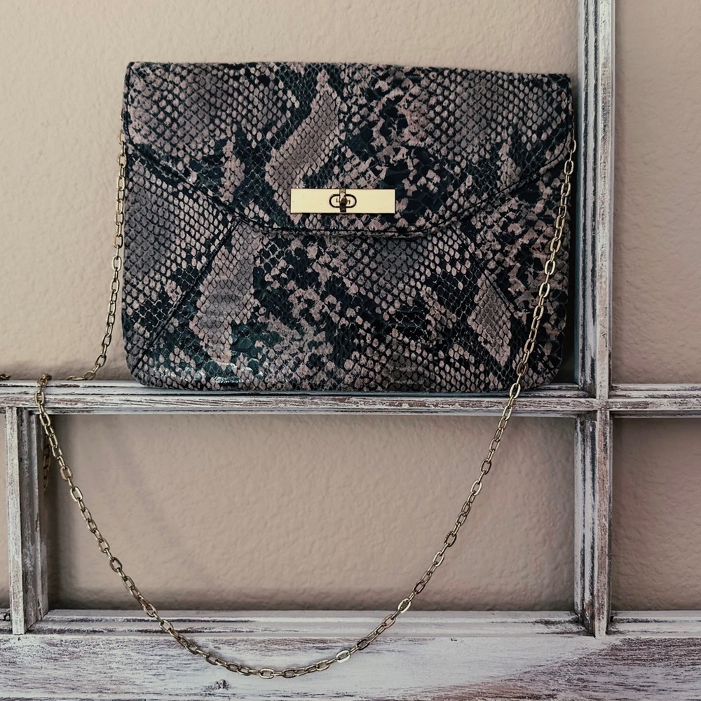 Banana Republic Leather crossbody purse